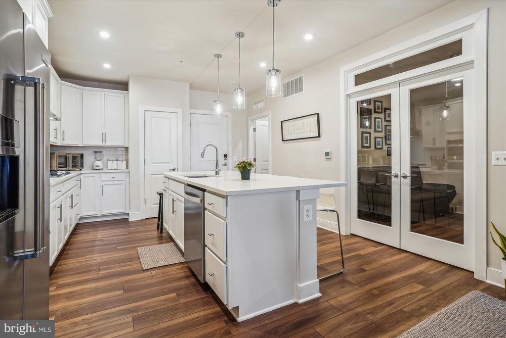 Image 6 of property listing at 102 SAINT IVES PL #209, National Harbor, MD 20745