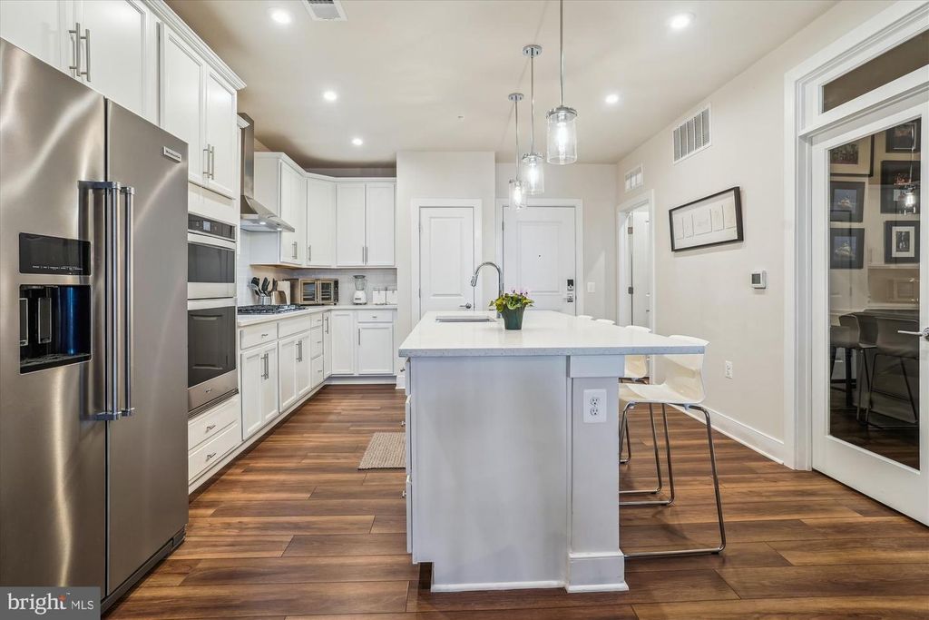 Image 7 of property listing at 102 SAINT IVES PL #209, National Harbor, MD 20745