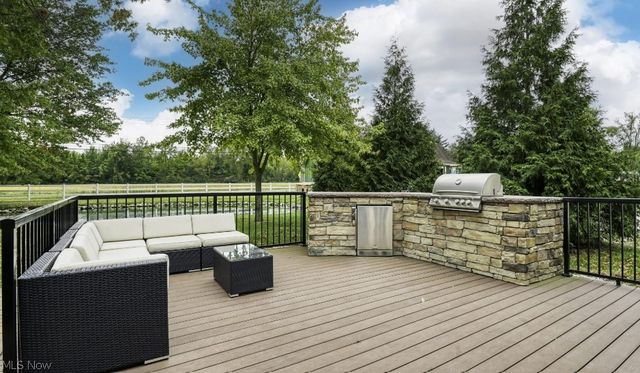 362 Pin Oak Circle, Elyria, OH 44035