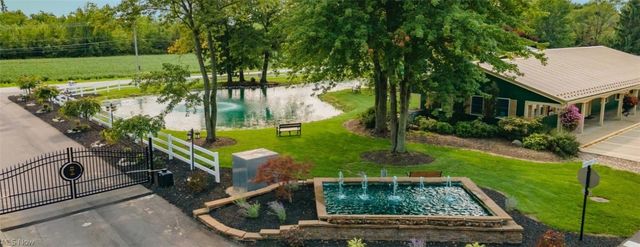 362 Pin Oak Circle, Elyria, OH 44035