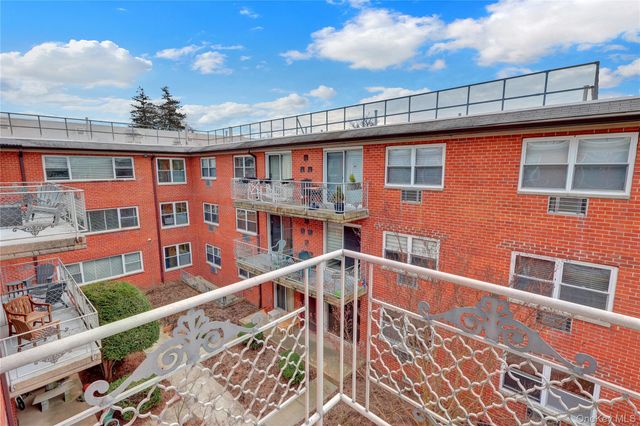 250 N Village C24, Rockville Centre, NY 11570