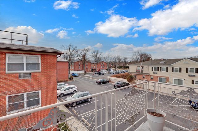 250 N Village C24, Rockville Centre, NY 11570