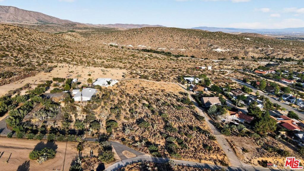 Image 2 of property listing at 0 Vac/vic Avenue Y-157, Llano, CA 93544