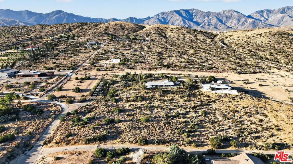 Image 5 of property listing at 0 Vac/vic Avenue Y-157, Llano, CA 93544