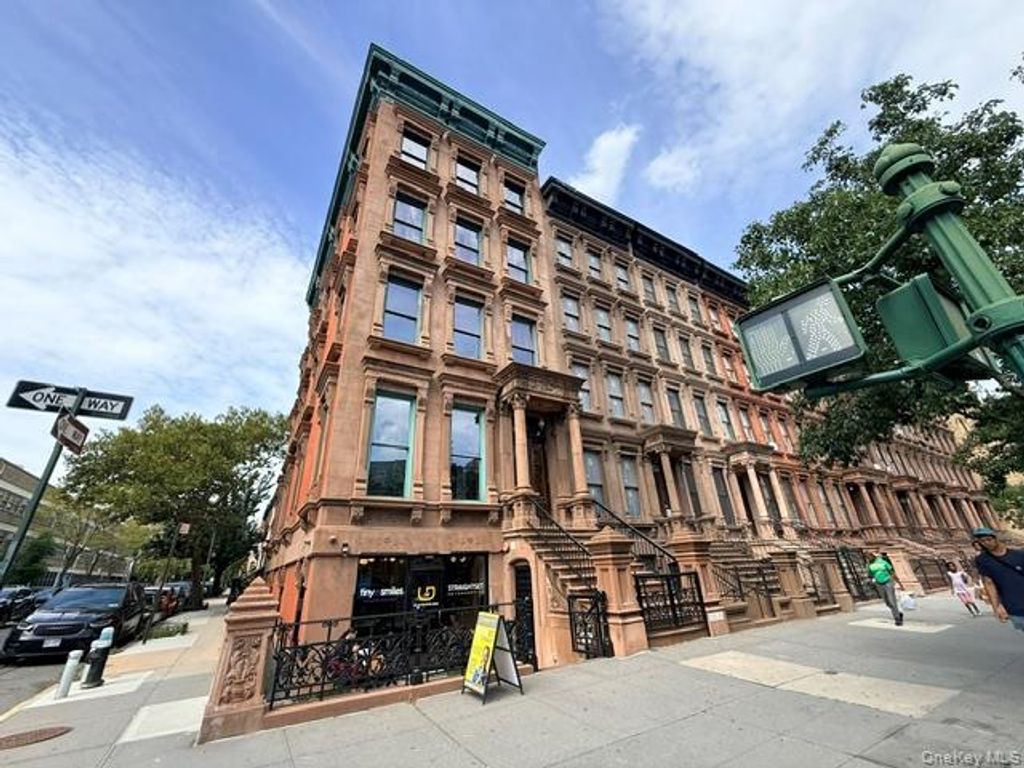 241 Lenox Avenue, New York (manhattan), NY 10027 — exterior