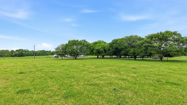 10.5 Graham Grove Road, Collinsville, TX 76233