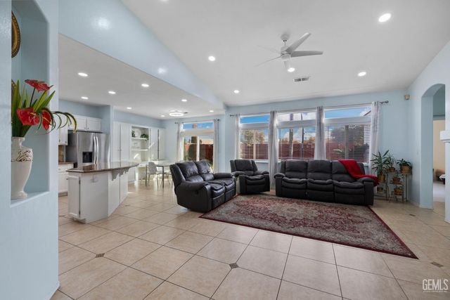 310 Lewisham Street, Bakersfield, CA 93311