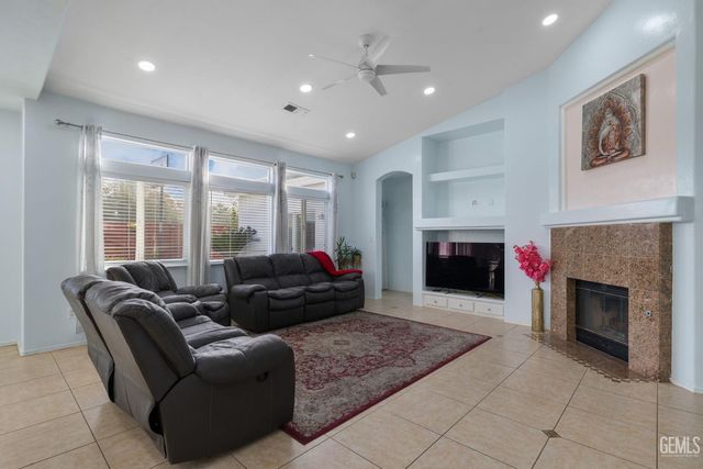 310 Lewisham Street, Bakersfield, CA 93311