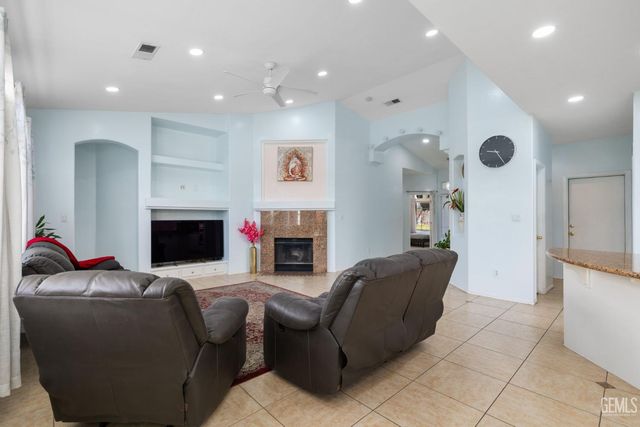 310 Lewisham Street, Bakersfield, CA 93311