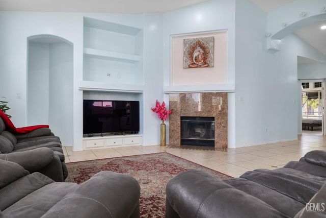 310 Lewisham Street, Bakersfield, CA 93311