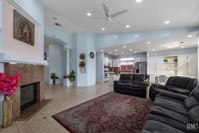 310 Lewisham Street, Bakersfield, CA 93311