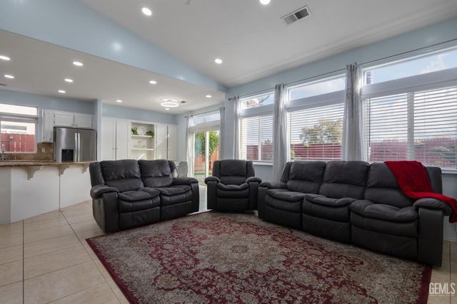 310 Lewisham Street, Bakersfield, CA 93311