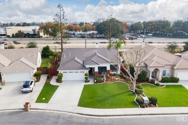 310 Lewisham Street, Bakersfield, CA 93311