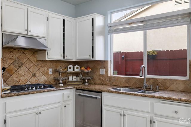 310 Lewisham Street, Bakersfield, CA 93311