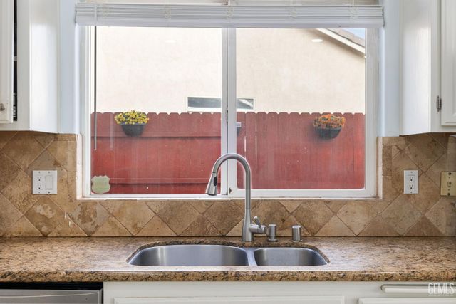 310 Lewisham Street, Bakersfield, CA 93311