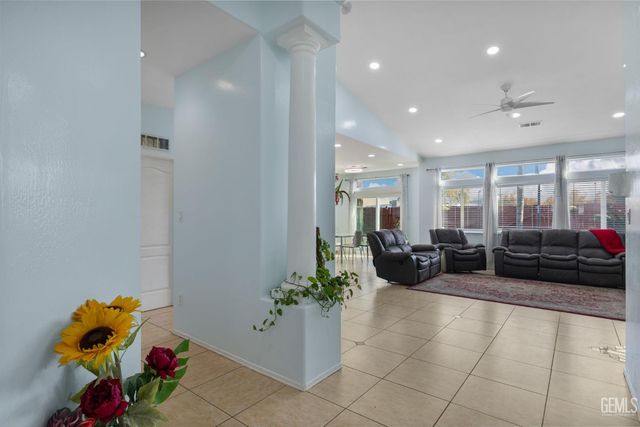 310 Lewisham Street, Bakersfield, CA 93311