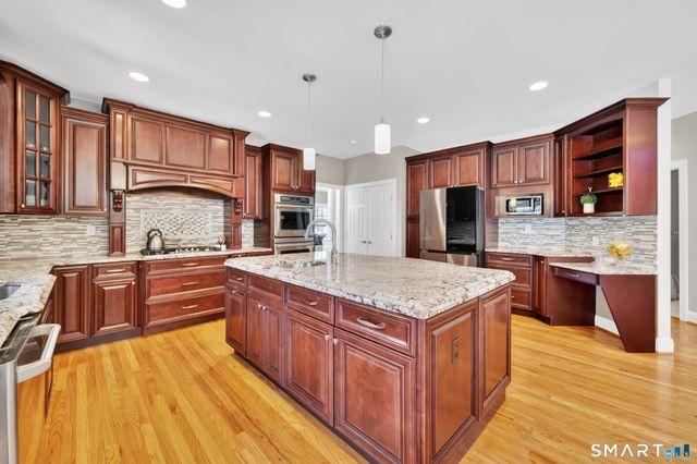 4 Natures Way, South Windsor, CT 06074