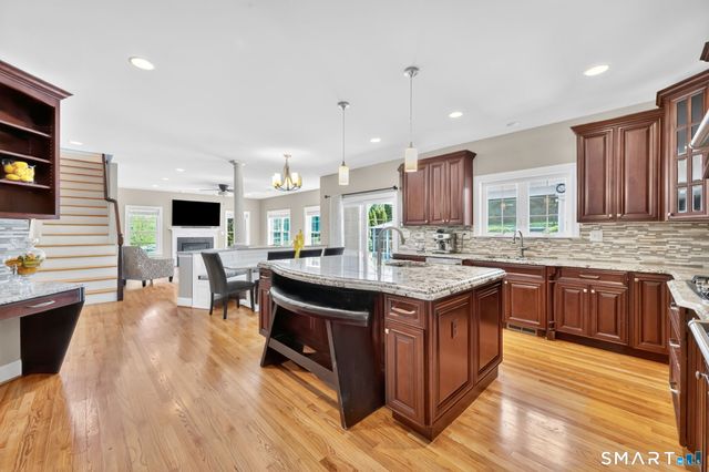 4 Natures Way, South Windsor, CT 06074