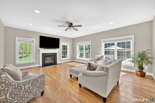 4 Natures Way, South Windsor, CT 06074