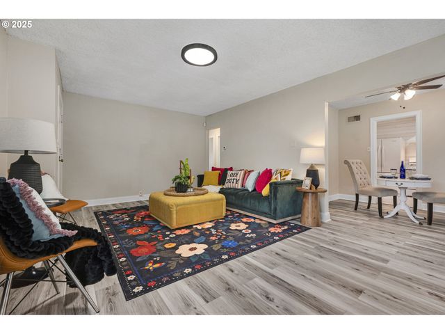 2309 Se 135TH Ave, Portland, OR 97233