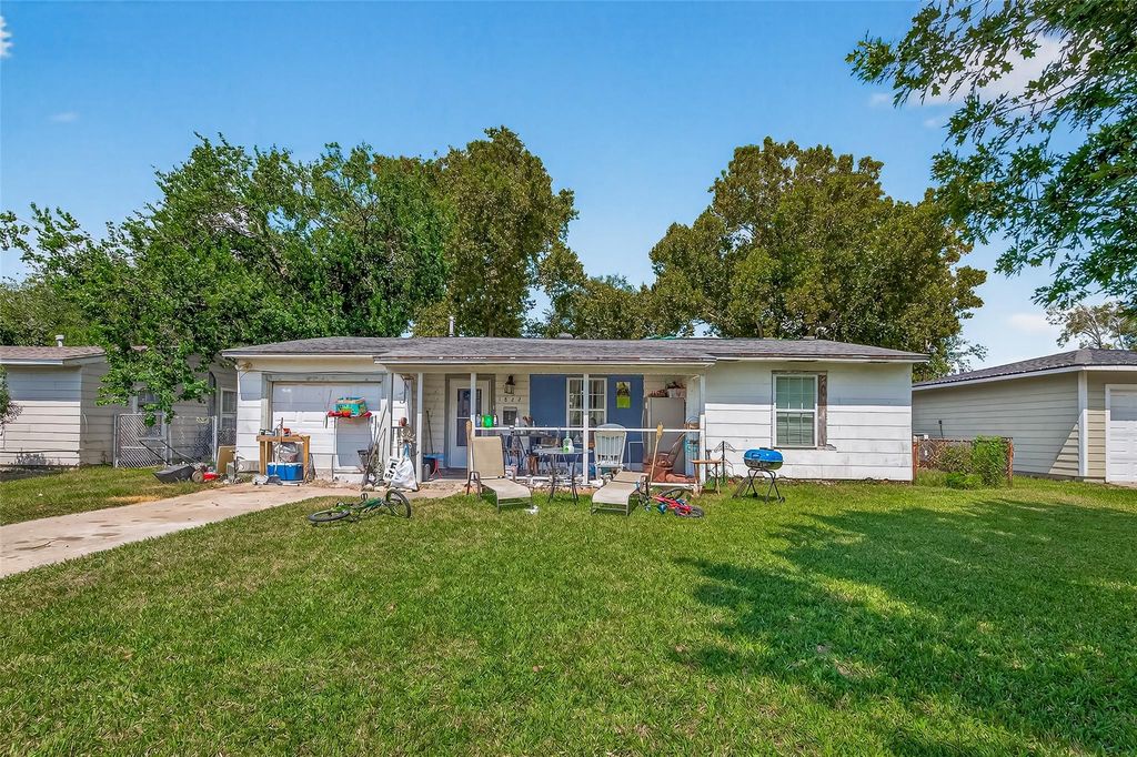 1822 Wayside Drive, Texas City, TX 77590