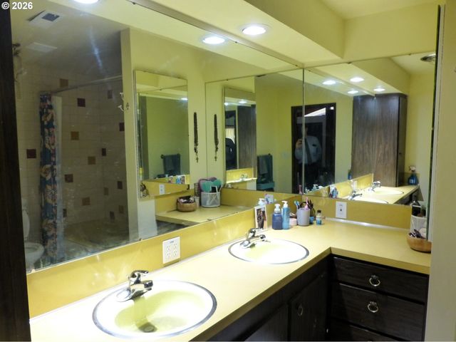 16222 Se OATFIELD Rd, Milwaukie, OR 97267