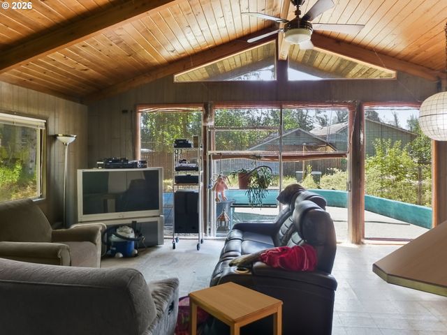 16222 Se OATFIELD Rd, Milwaukie, OR 97267