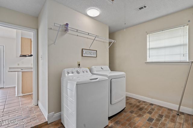 508 Woodward Drive, Ocean Springs, MS 39564