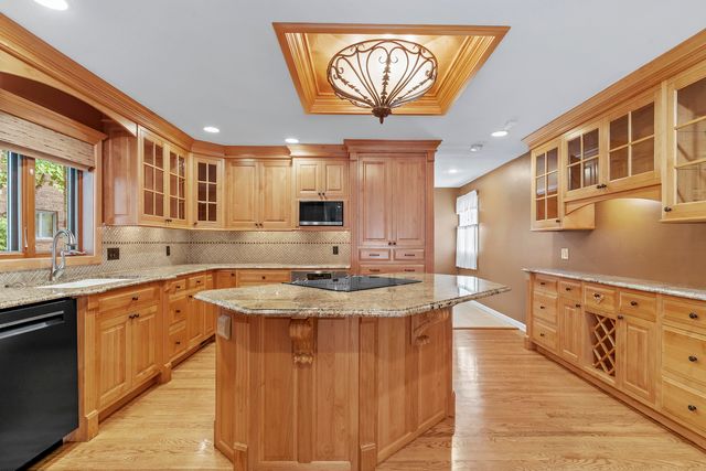 2747 E Rocklyn Road, Springfield, MO 65804