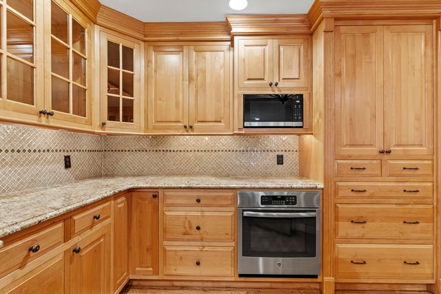 2747 E Rocklyn Road, Springfield, MO 65804