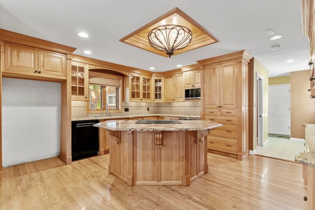 2747 E Rocklyn Road, Springfield, MO 65804