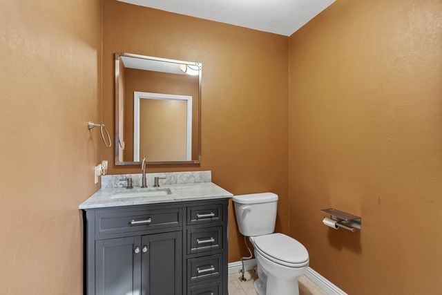 2747 E Rocklyn Road, Springfield, MO 65804