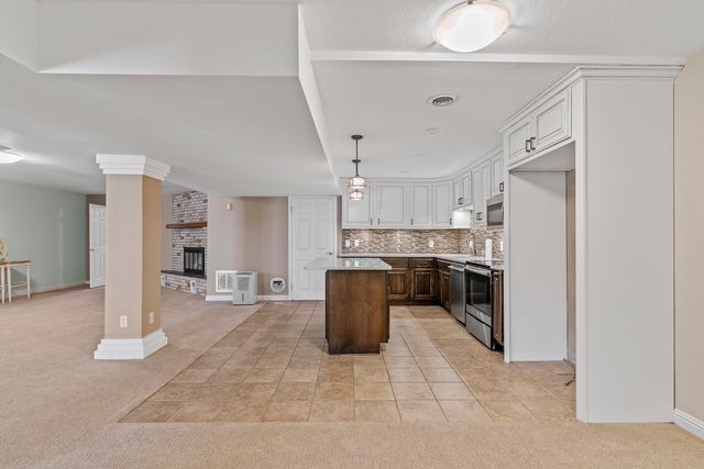 2747 E Rocklyn Road, Springfield, MO 65804