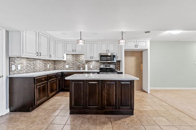 2747 E Rocklyn Road, Springfield, MO 65804