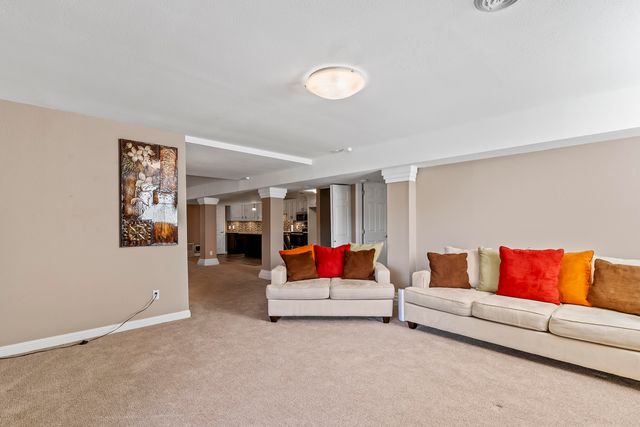 2747 E Rocklyn Road, Springfield, MO 65804