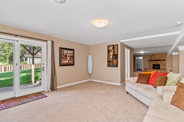 2747 E Rocklyn Road, Springfield, MO 65804