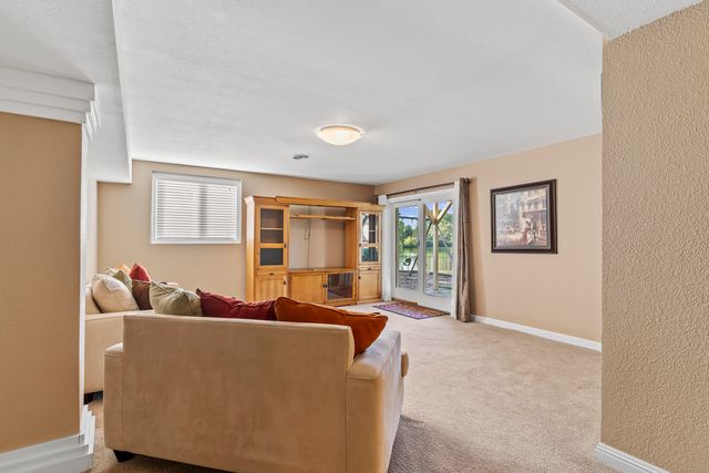 2747 E Rocklyn Road, Springfield, MO 65804