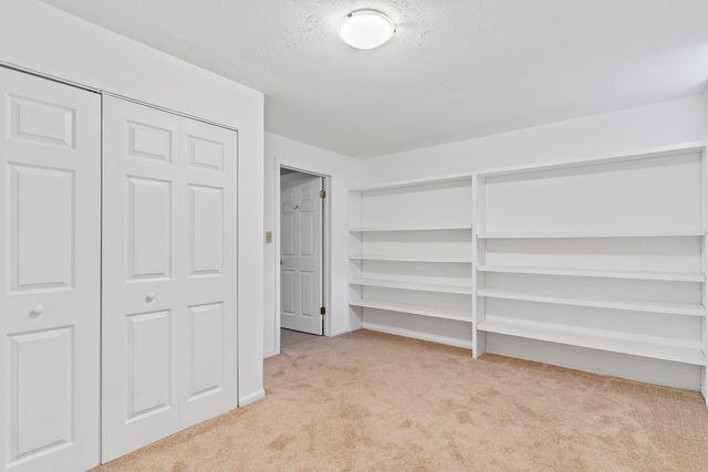 2747 E Rocklyn Road, Springfield, MO 65804