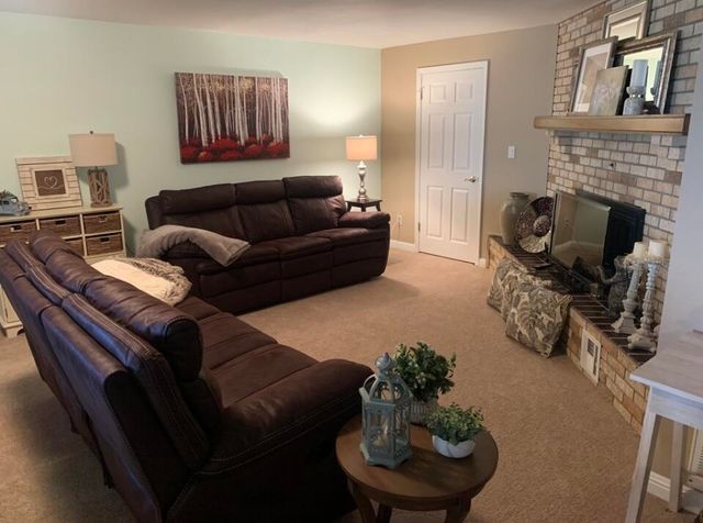 2747 E Rocklyn Road, Springfield, MO 65804