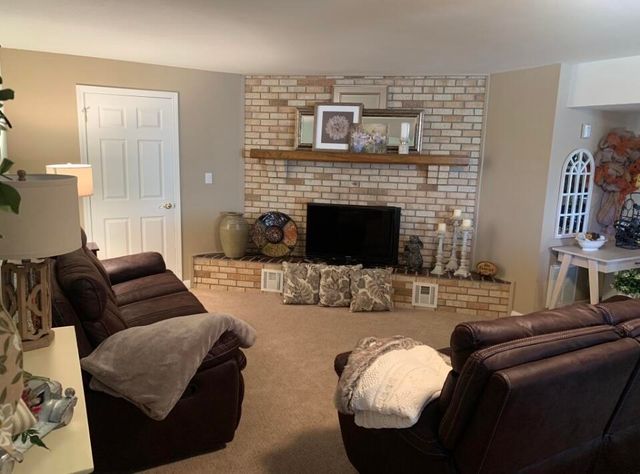 2747 E Rocklyn Road, Springfield, MO 65804