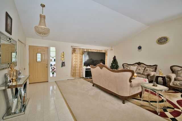 4454 Concord Lane, Skokie, IL 60076