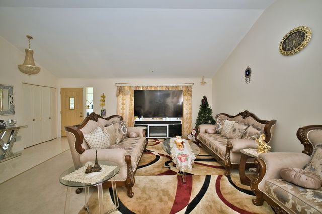 4454 Concord Lane, Skokie, IL 60076