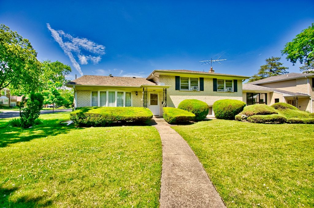 4454 Concord Lane, Skokie, IL 60076