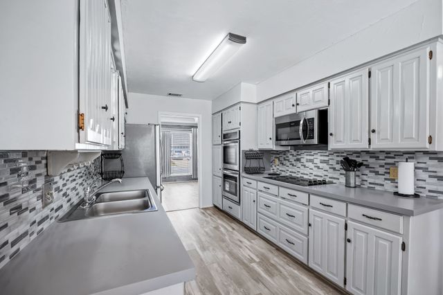 903 Forest Trail Court, Euless, TX 76039