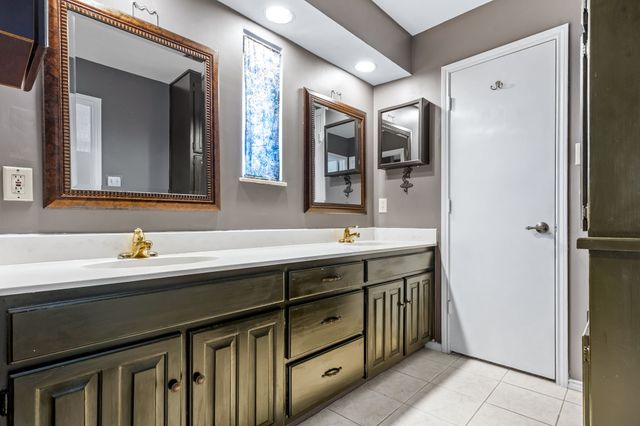 903 Forest Trail Court, Euless, TX 76039