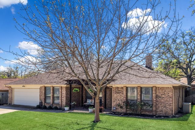 903 Forest Trail Court, Euless, TX 76039