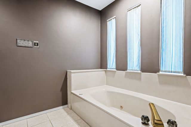 903 Forest Trail Court, Euless, TX 76039