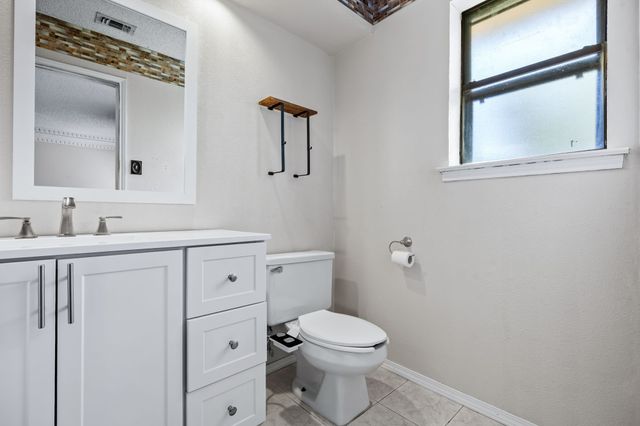 903 Forest Trail Court, Euless, TX 76039