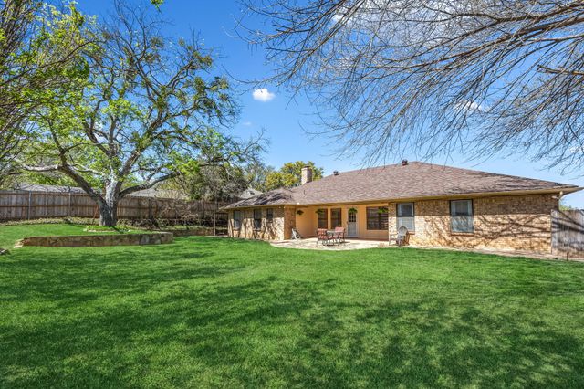 903 Forest Trail Court, Euless, TX 76039