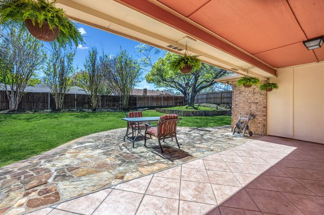 903 Forest Trail Court, Euless, TX 76039